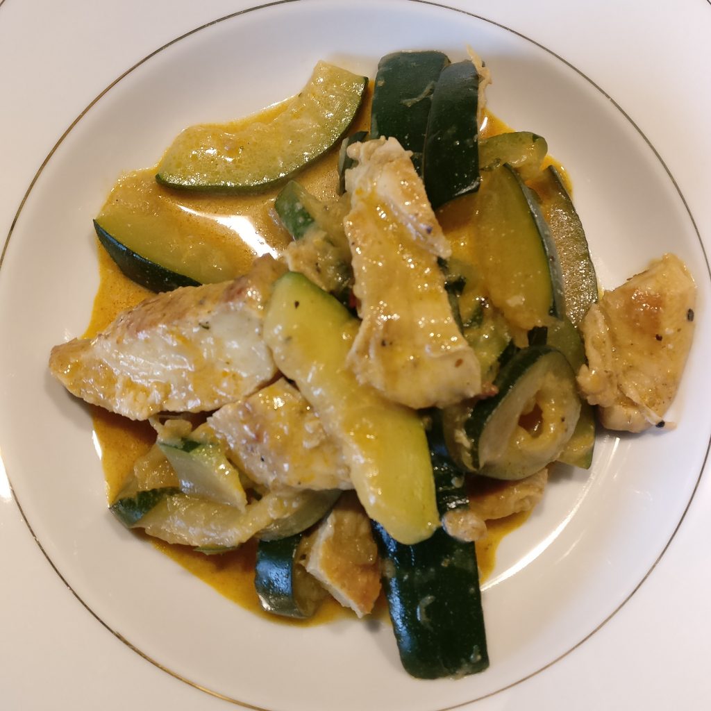 Zucchini mit Hähnchenstreifen an Kokosmilch - Was gibts zum Essen?